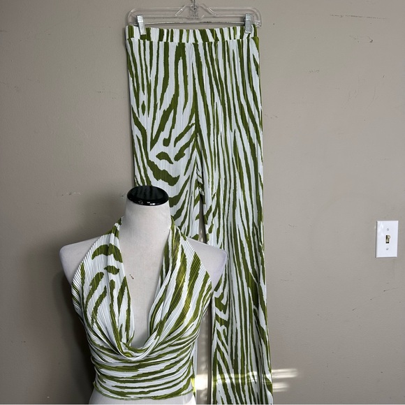 Always around Plisse fashion, nova women’s size medium two-piece halter set(New) - Picture 3 of 13